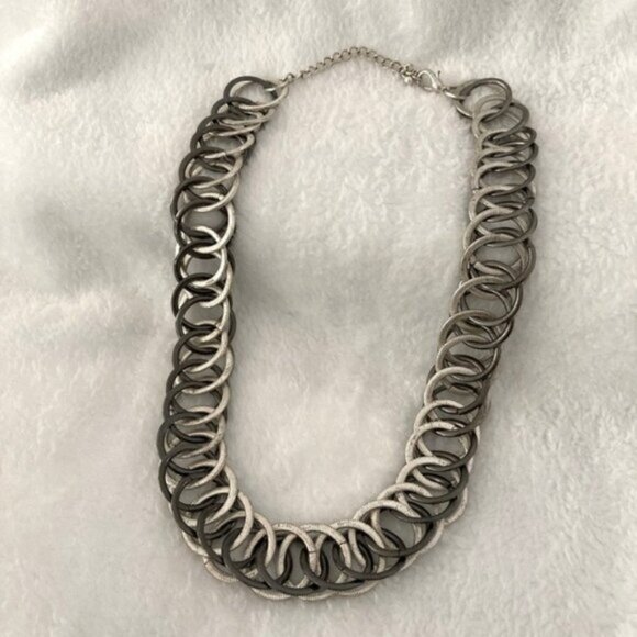 STATEMENT Necklace - Picture 2 of 3